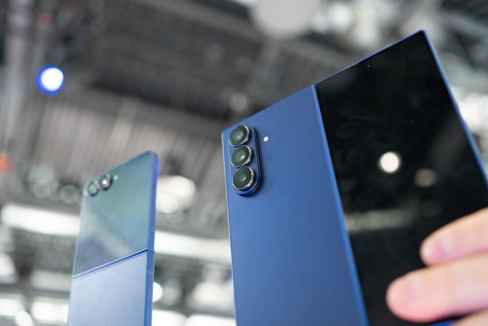 https://cdn-sw.spidersweb.pl/2025/07/samsung-galaxy-z-flip7-vs-galaxy-z-fold7-01-1000x668.jpg