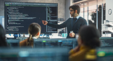 Zmieniają programy studiów z informatyki. Programowanie idzie w odstawkę