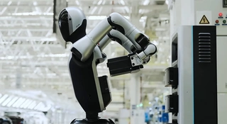 Robot Walker S2 sam wymienia sobie baterię