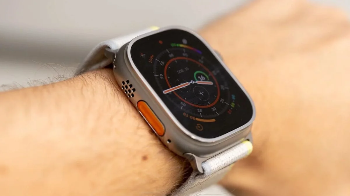 Apple Watch Ultra 3 może mieć ciśnieniomierz i większy ekran