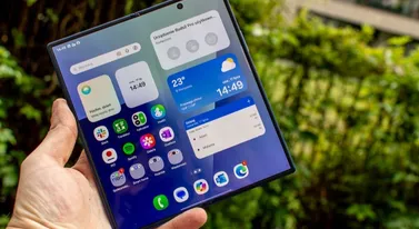 Tak wygląda nowy szeroki Samsung. To potężna odpowiedź na iPhone'a