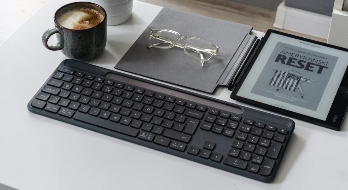 Klawiatura Logitech Signature Slim Solar+ K980 zjada światło, ciągle mam 100 proc. - recenzja