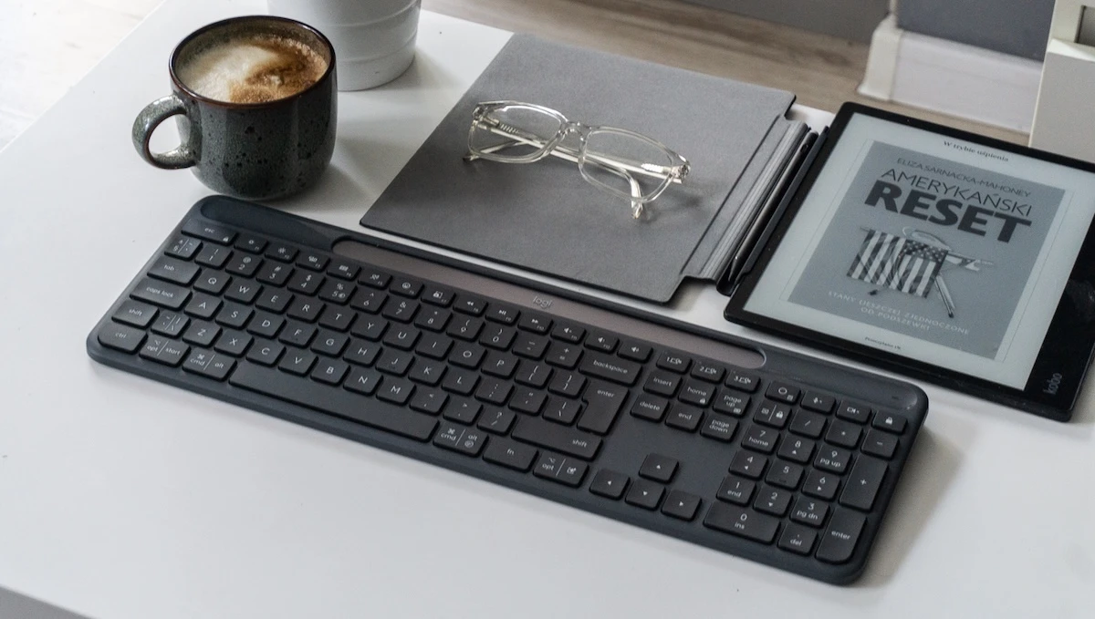Klawiatura Logitech Signature Slim Solar+ K980 zjada światło, ciągle mam 100 proc. - recenzja