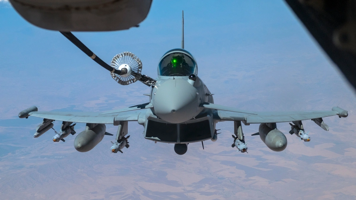 Brytyjskie myśliwce Eurofighter Typhoon dołączą do NATO-wskiej operacji „Wschodnia straż” (Eastern Sentry), której celem jest wzmocnienie obrony powietrznej wschodniej flanki Sojuszu. Decyzja ta jest bezpośrednią odpowiedzią na incydent z początku września, kiedy to rosyjskie drony naruszyły polską przestrzeń powietrzną.