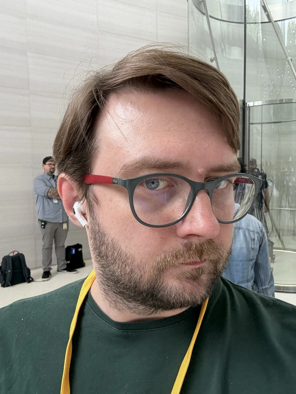 https://cdn-sw.spidersweb.pl/2025/09/airpods-pro-porownanie-1.jpeg