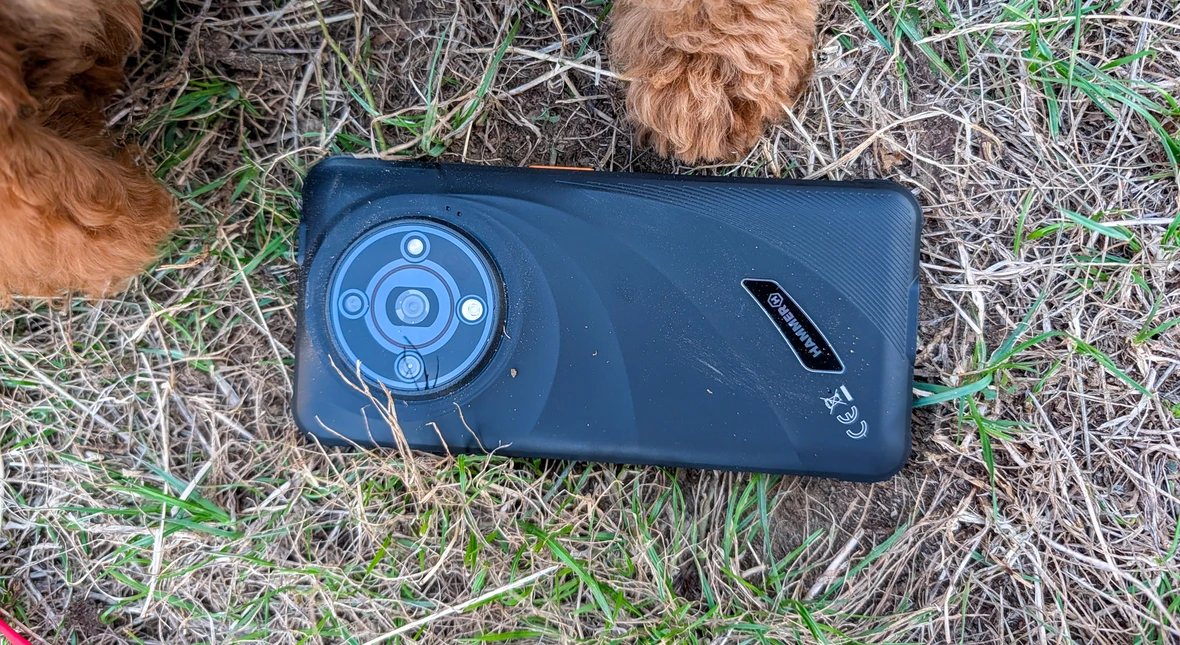 HAMMER IRON 6 5G - ten smartfon nie boi się ubrudzić. Rzucaj nim więc i masakruj