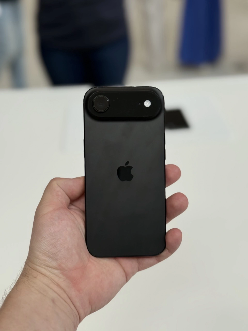 https://cdn-sw.spidersweb.pl/2025/09/iphone-air-2025-15.jpeg