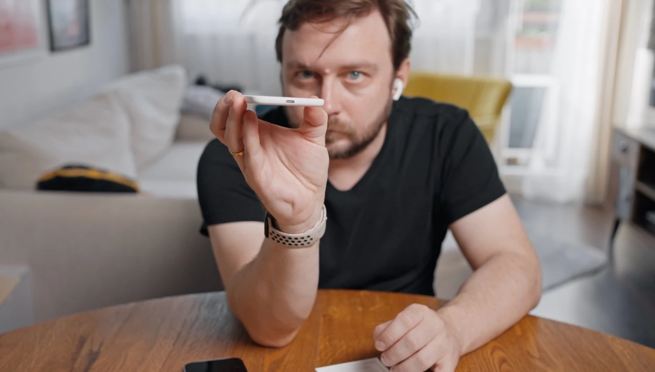 https://cdn-sw.spidersweb.pl/2025/09/iphone-air-powerbank-2.jpeg