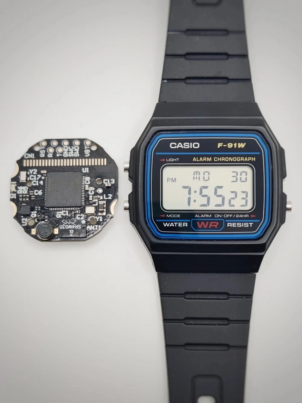 Ollee Watch One i zegarek Casio F-91W 