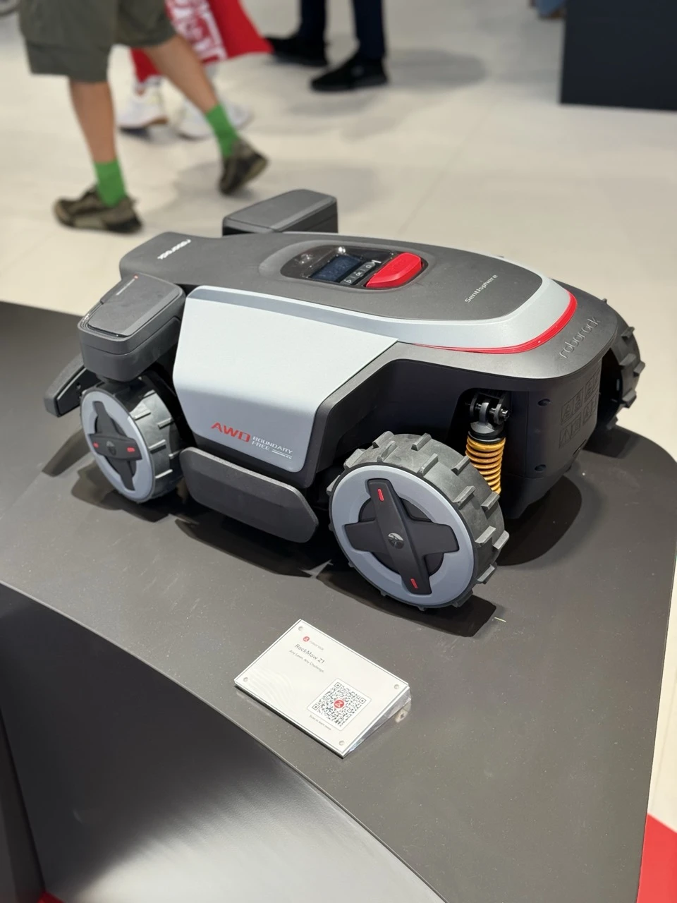 https://cdn-sw.spidersweb.pl/2025/09/roborock-rockmow-z1-1.jpeg