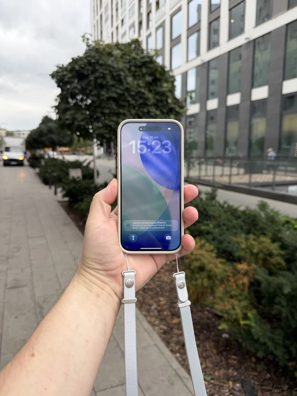 https://cdn-sw.spidersweb.pl/2025/09/smycz-apple-iphone-air-003a.jpeg