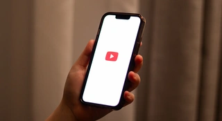 YouTube oficjalnie wprowadza automatyczny dubbing