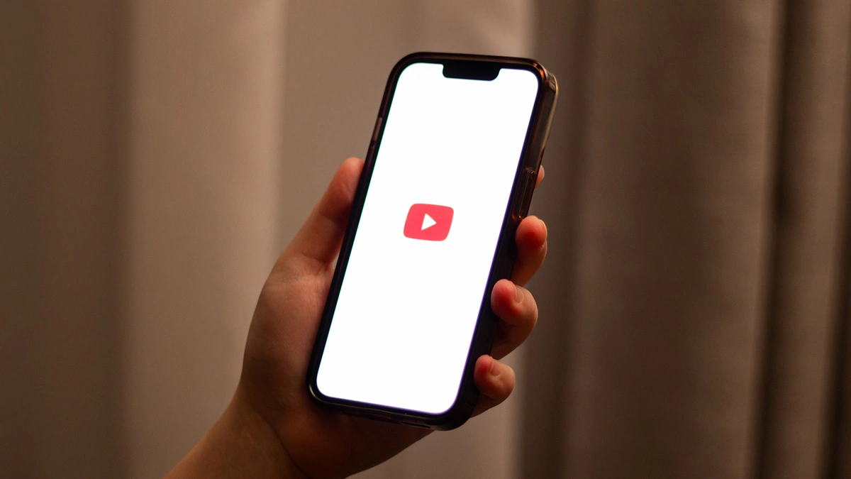YouTube oficjalnie wprowadza automatyczny dubbing