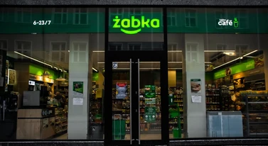 Żabka nie musi, ale dołączy do systemu kaucyjnego. Opłaci się z niego korzystać
