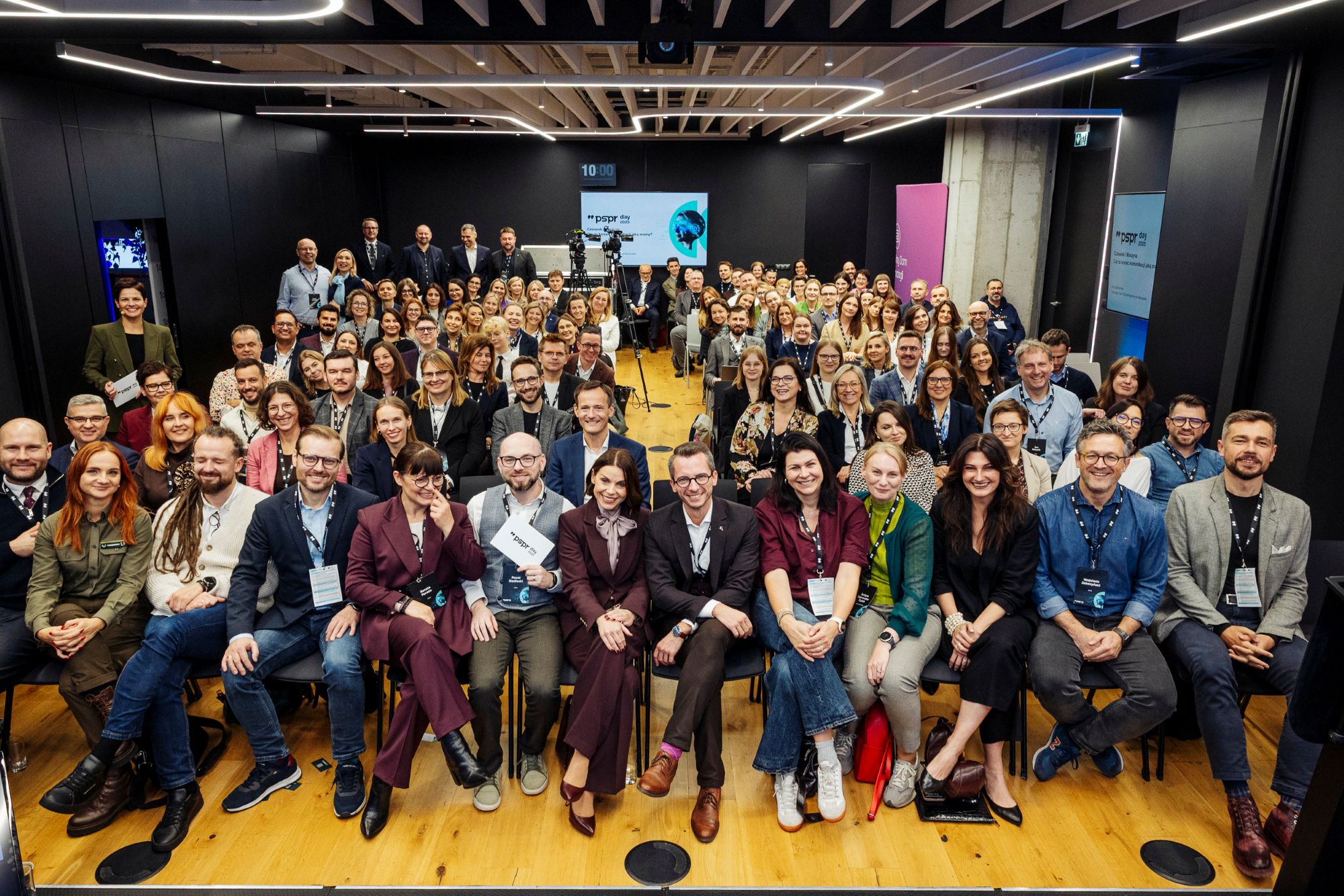 "Dziś algorytymy rządzą mediami i widzami". Czego dowiedzieliśmy się z konferencji PSPR Day 2025?