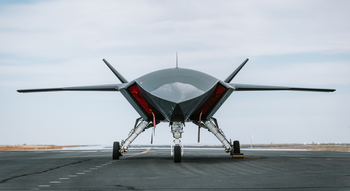 Kuszą Polskę legendarnym myśliwcem. Do pakietu dorzucają drony