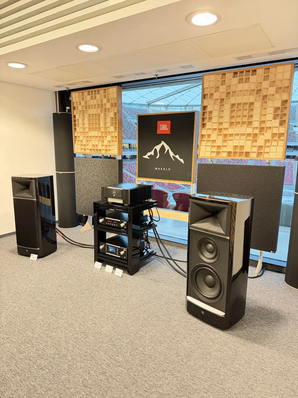 https://cdn-sw.spidersweb.pl/2025/10/JBL-Summit-Makalu-09.jpeg