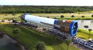 Firma Blue Origin Jeffa Bezosa intensywnie przygotowuje się do startu rakiety New Glenn, która ma wynieść na orbitę marsjańską misję NASA o nazwie ESCAPADE. To nie tylko ważny krok dla agencji kosmicznej, ale przede wszystkim kamień milowy dla ambitnego projektu Bezosa. Czy potężna rakieta szefa Amazon w końcu udowodni, że jest realną konkurencją dla SpaceX Elona Muska?