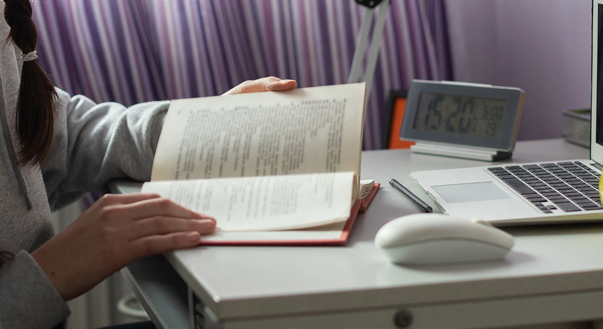 Image for Żądają lektury, której nie da się zdobyć. Resort dał maturzystce link do "pirata"