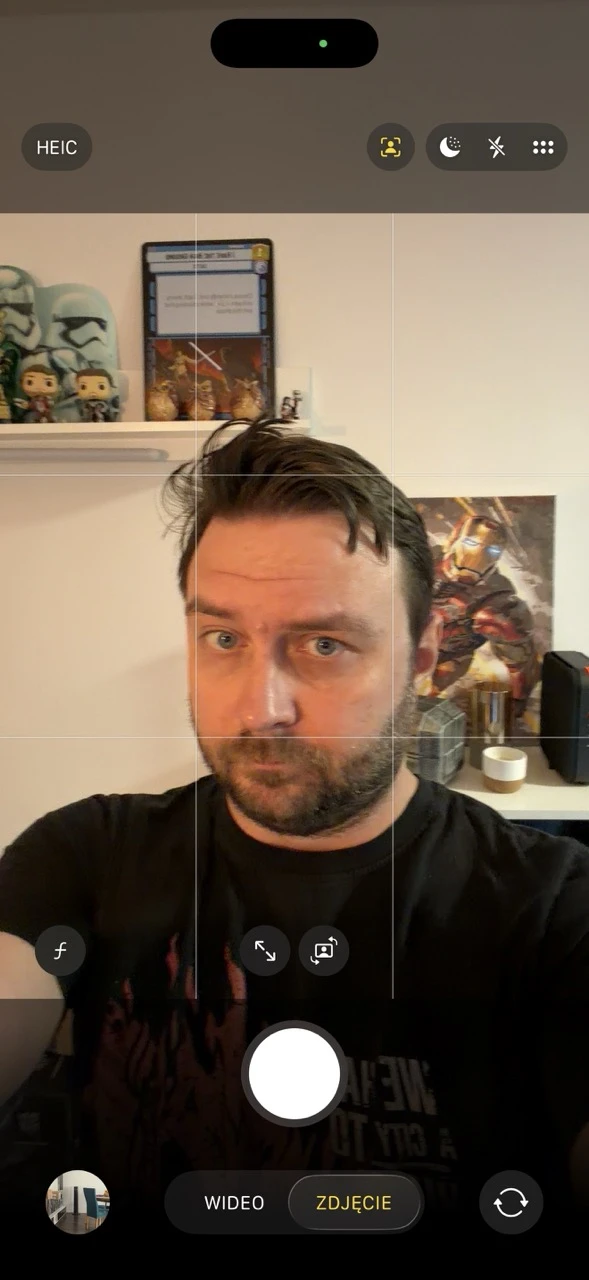 https://cdn-sw.spidersweb.pl/2025/10/iphone-17-pro-max-selfie-center-stage-1.jpeg
