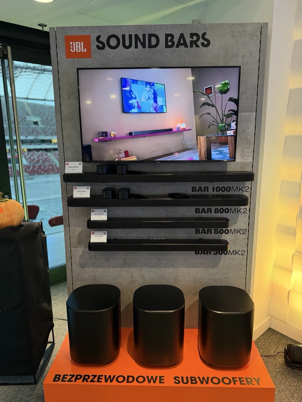 https://cdn-sw.spidersweb.pl/2025/10/jbl-soundbar-01.jpeg