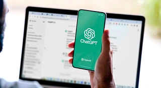 Jony Ive mówi o 20 pomysłach na produkty z ChatGPT