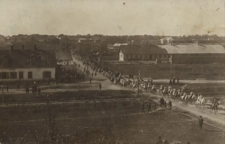 Krasnystaw w roku 1917. Na fotografii uroczystość uczczenia 100. rocznicy śmierci Tadeusza Kościuszki fot. muzeumkrasnystaw.pl 