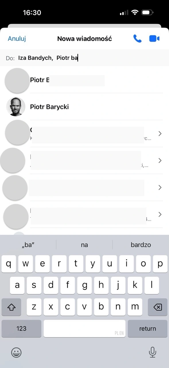 Podobnie postępujemy z kolejną osobą, którą chcemy dodać do rozmowy grupowej na Messengerze