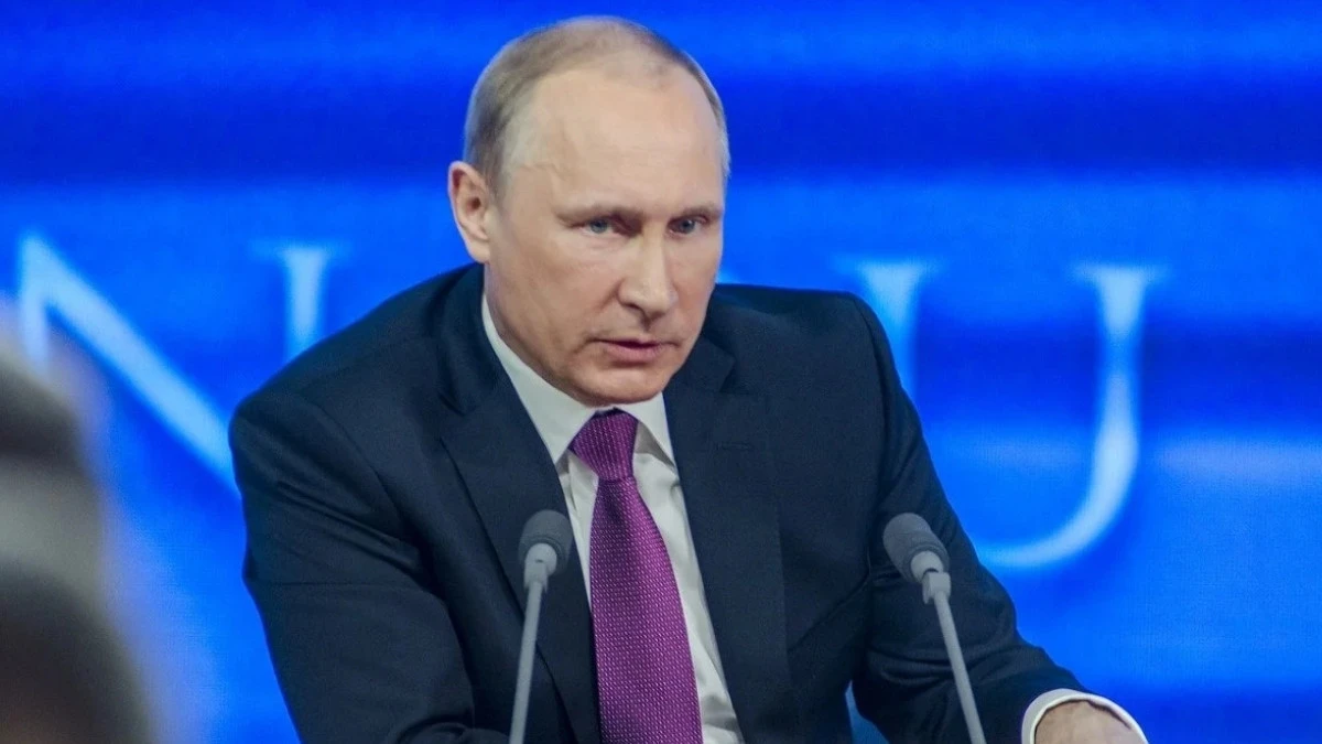 Putin podpisuje konwencję, krytycy mówią o inwigilacji