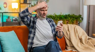 Kupujesz smartfon, a tam reklamy w systemie. Tego jeszcze nie grali