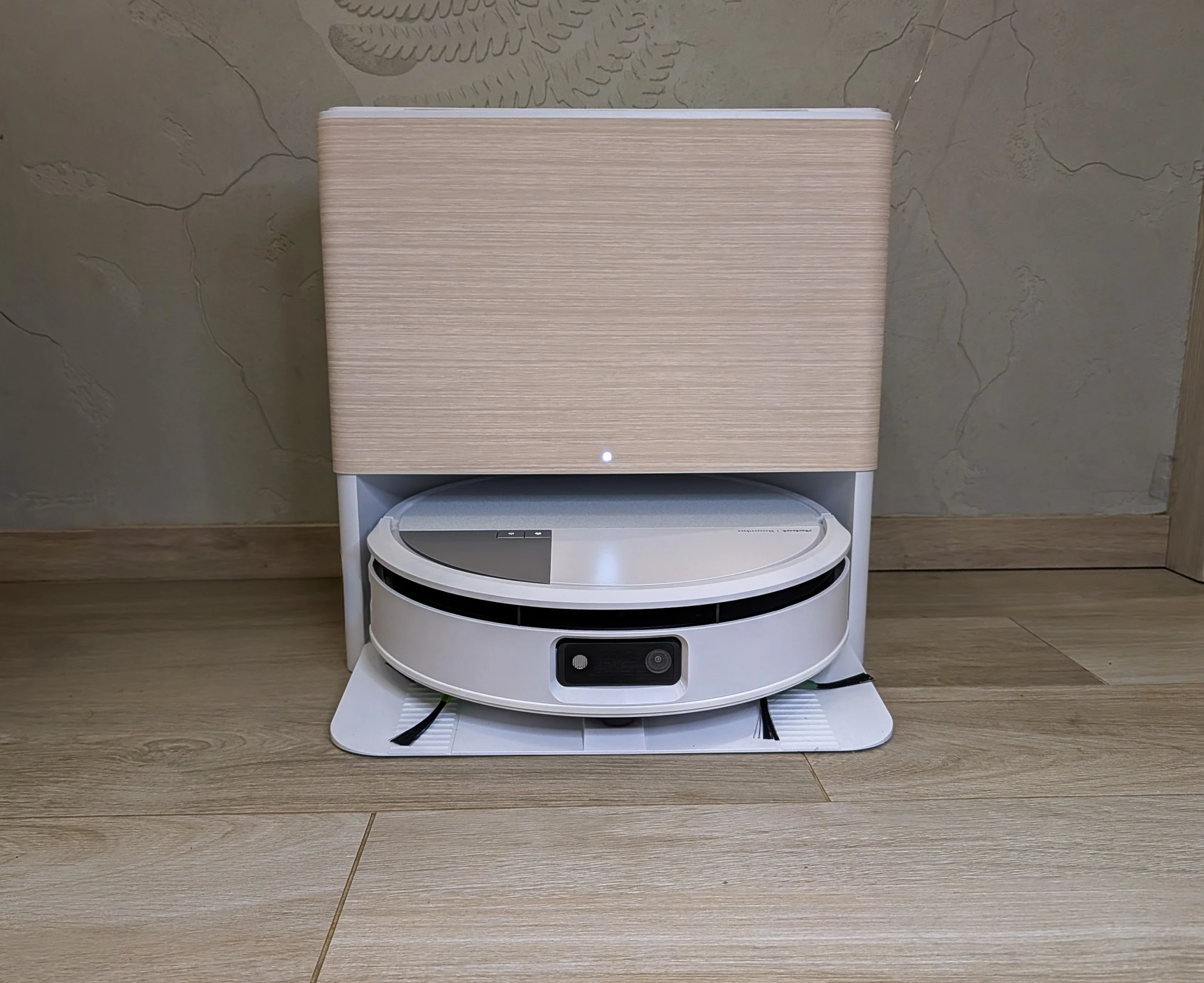 Wałkuje tak dobrze, że aż miło popatrzeć. iRobot Roomba Max 705 Combo