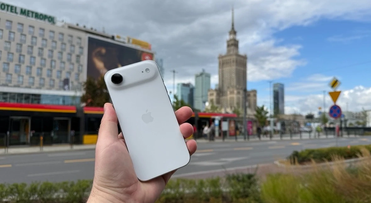 składany iphone wyświetlacz