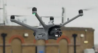 Policja chce, by to dron był pierwszy na miejscu przestępstwa. Testy właśnie ruszyły