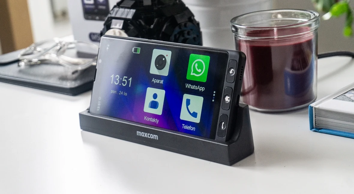 Smartfon i stacjonarka w jednym. Maxcom MS601 - test smartfona ze stacją