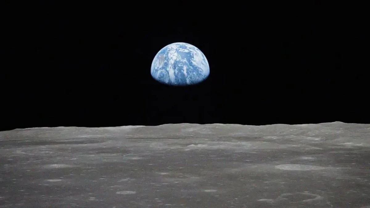 To był najgorszy dzień w historii naszej planety. Miał miejsce około 4,5 mld lat temu. To wtedy w młodą Ziemię z impetem uderzyła planeta Theia. Choć po tamtej kosmicznej kraksie nie został nawet lej, naukowcy właśnie rozwiązali jedną z największych zagadek astronomii: wiemy wreszcie skąd przybyła do nas Theia.