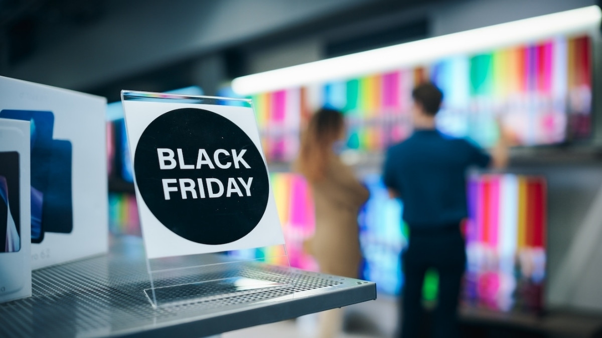 Jaki smart prezent dla partnera lub rodzica wybrać? Sprawdź promocje na Black Friday