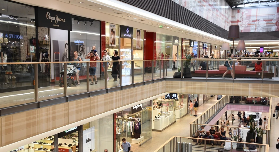 Image for Przymierzają, a potem kupują w sieci. Sklep się wkurzył i chce zapłaty