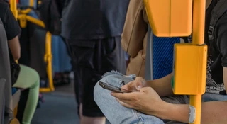 halas telefonow w komunikacji miejskiej