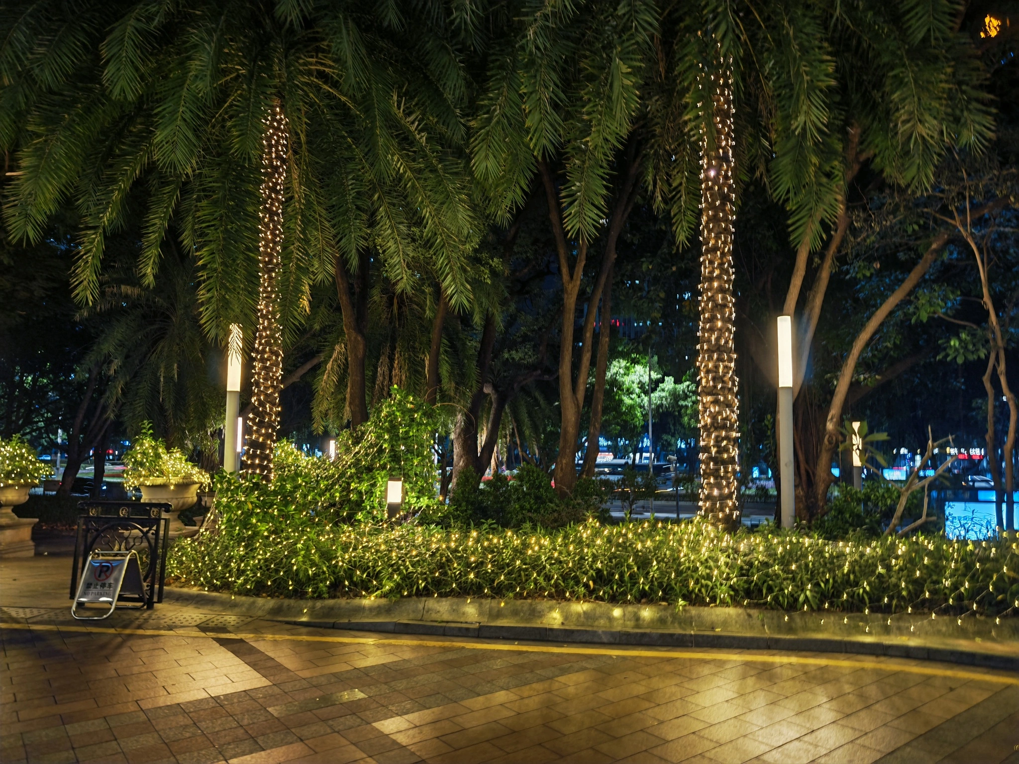 W Chinach oślepłem od świateł. Planeta płonie, a oni jadą na całego