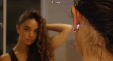 Są już inteligentne kolczyki. Mają sposób na przekuwanie uszu