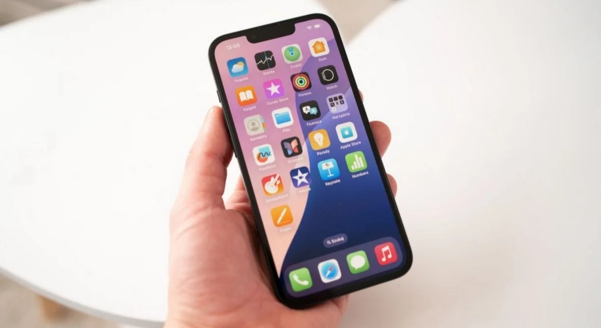 Image for Apple gotowy na kryzys. Cennik iPhone'a ucieszy