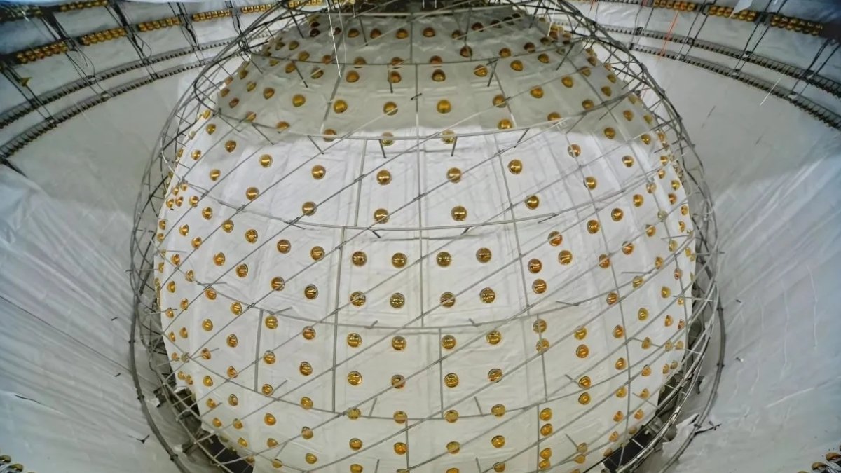 Kula, która widzi duchy. Neutrina podają pierwsze sekrety