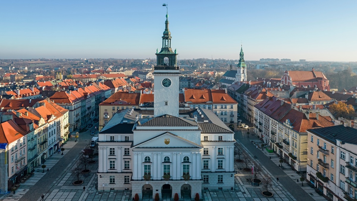 Globalna wioska okazała się za duża. Wracamy do tej prawdziwej