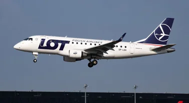 Samolot LOT wypadł z pasa startowego. Niezwykle groźna sytuacja