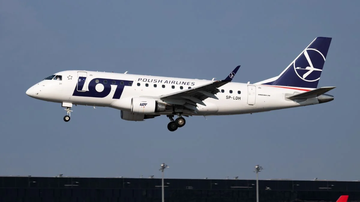 LOT samolot wypadł z pasa