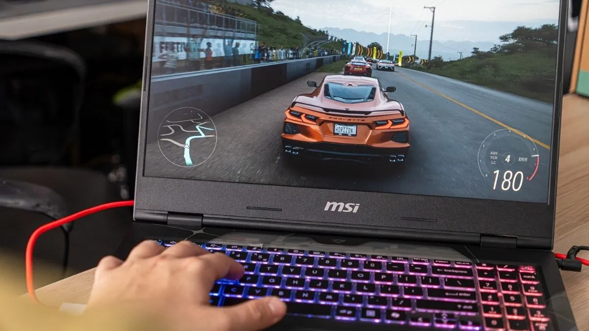 MSI Cyborg 15 waży 2 kg i uciągnie wszystko. Imponujący prezent dla gracza