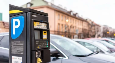 Jak płacić za parkowanie w Warszawie? Przegląd aplikacji i ich funkcji