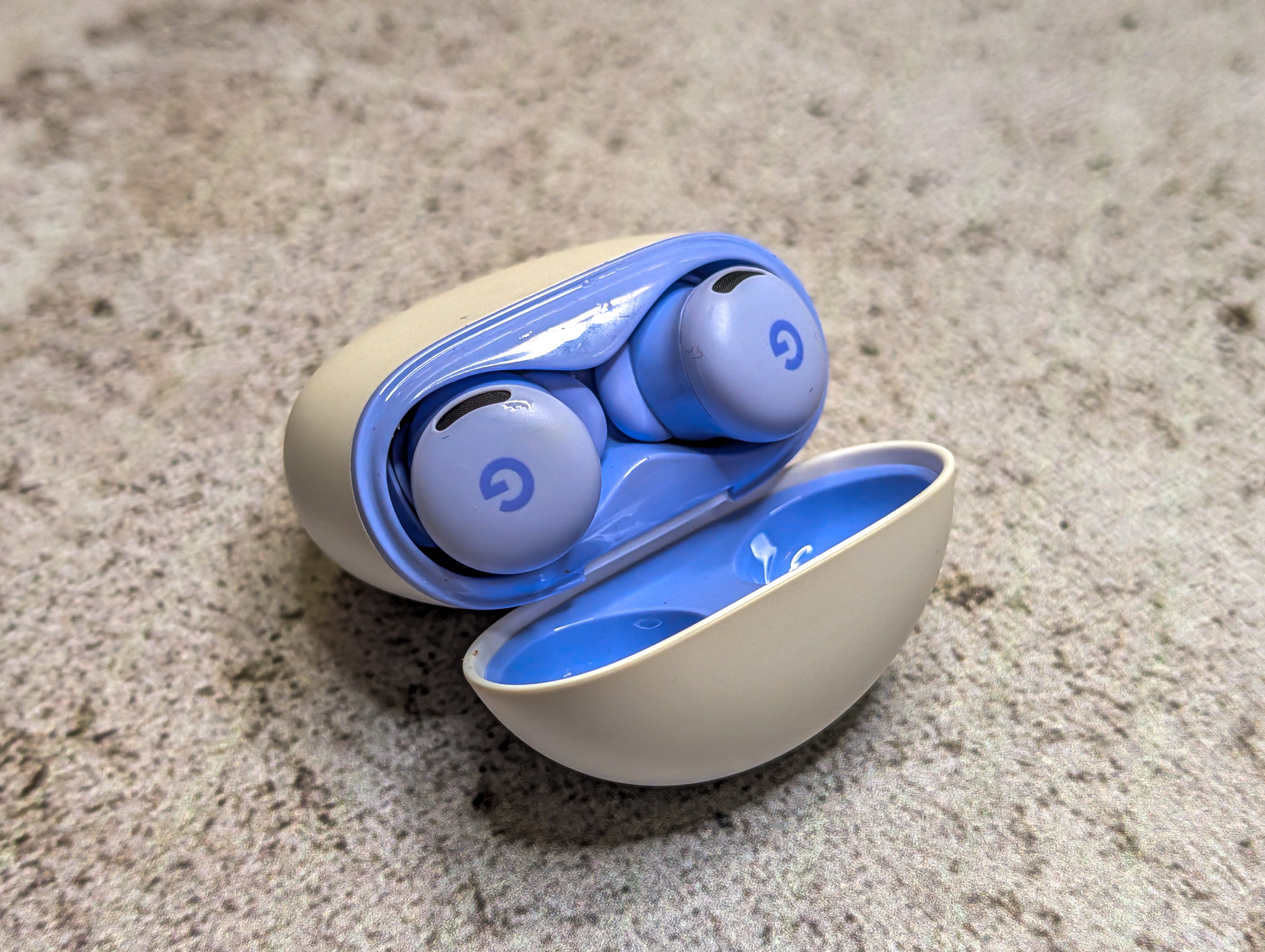 Drogie słuchawki się boją. Google Pixel Buds 2a mają coś mocnego