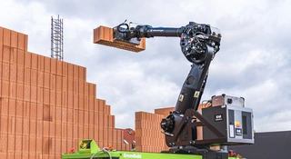 Ten robot sam muruje ściany. Oto jak działa