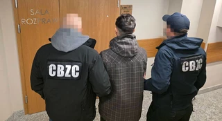 Rosjanin wpadł w ręce polskich służb. Hakował sklepy ze swojego TIR-a